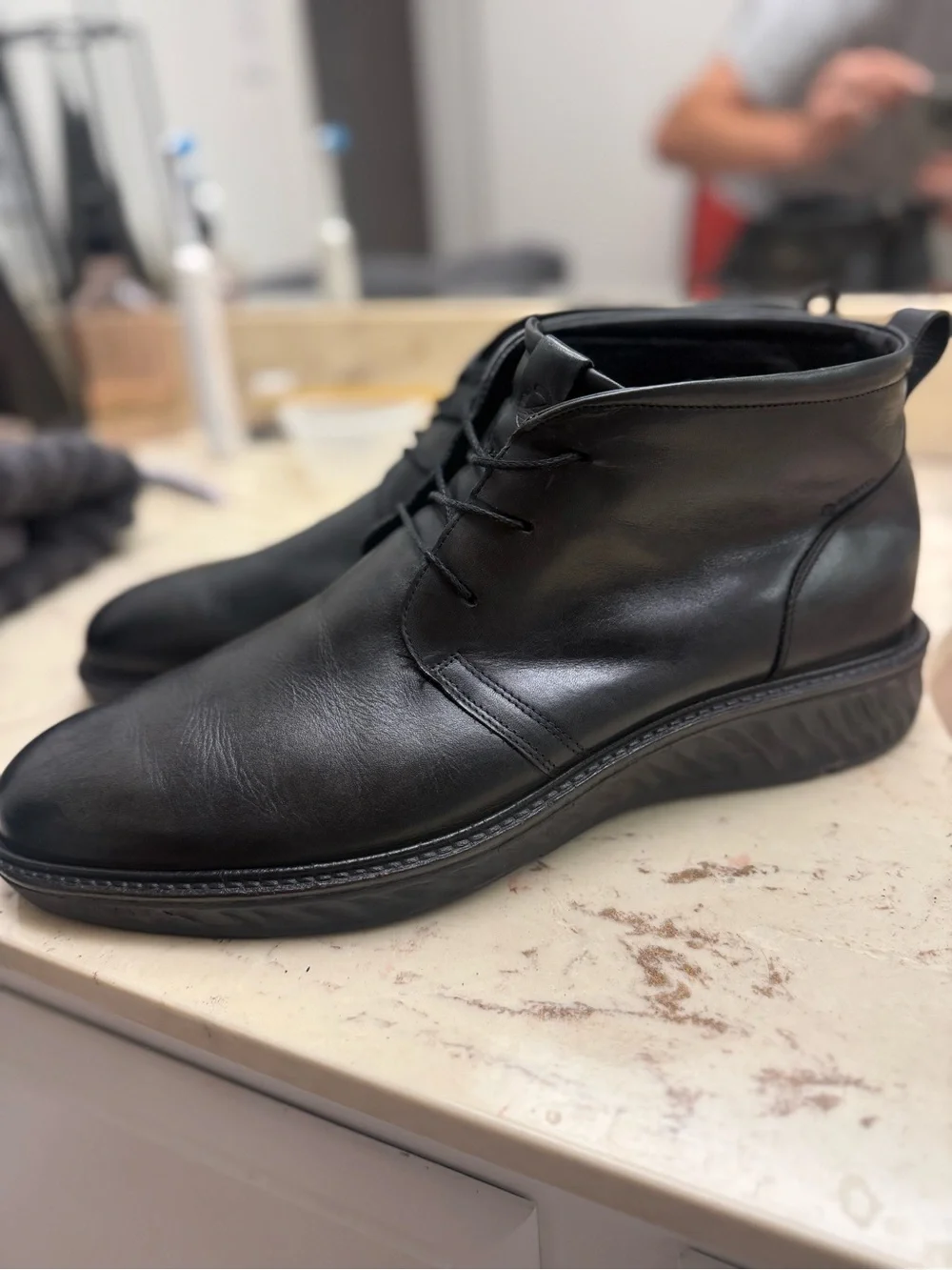 Ecco Black Leather Men’s Chukka Boots - Smooth Lace-Up Style